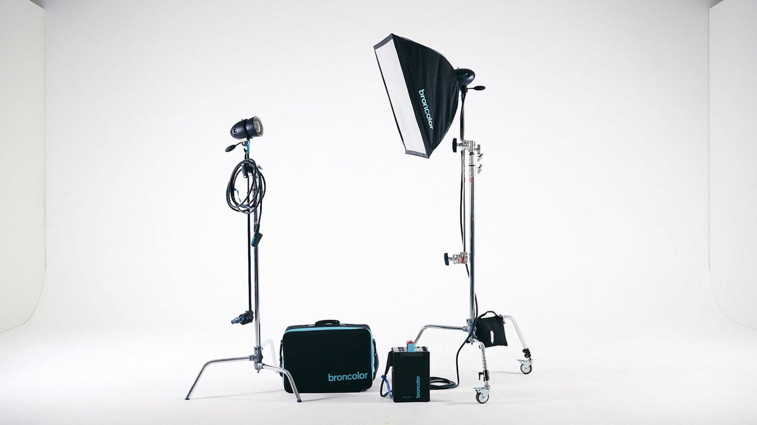 감도 스튜디오 조명 장비 — broncolor 플래쉬 라이트와 소프트박스 세트